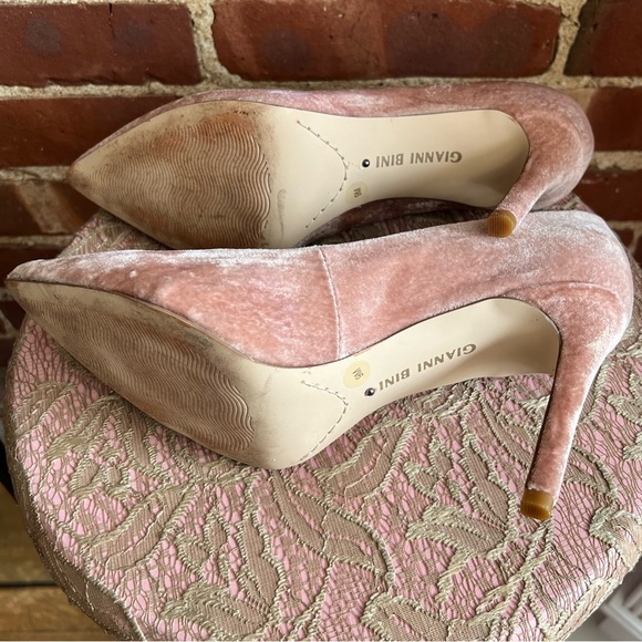 SOLD 🩷 BARBIE pink pumps 🩷 - Picture 2 of 7